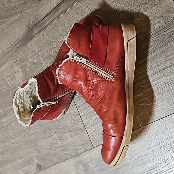 2/$20- Cloud Leather Red Brick Ankle Boots - Sz 9 - Picture 4 of 6
